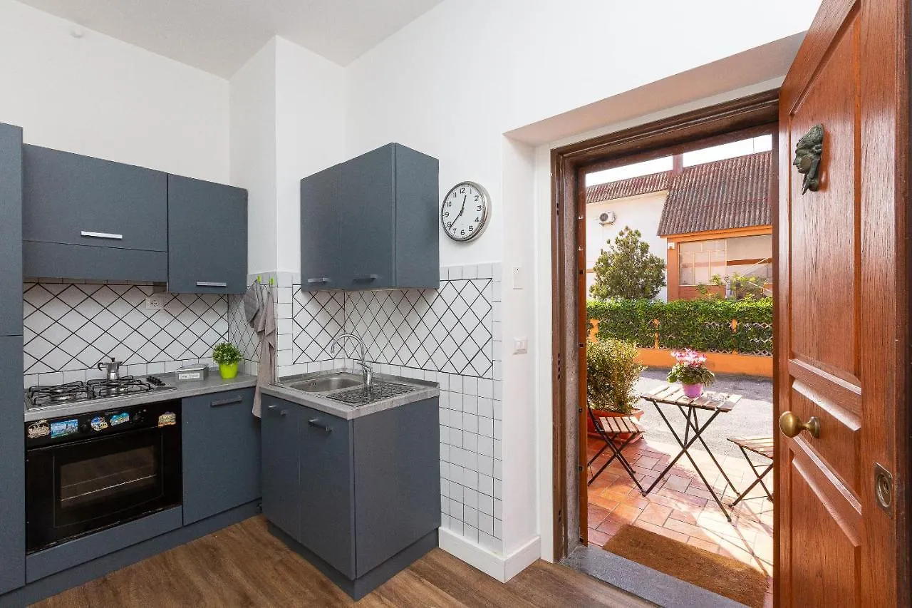 Ciaccio House Near Airport Apartment Fiumicino Italy